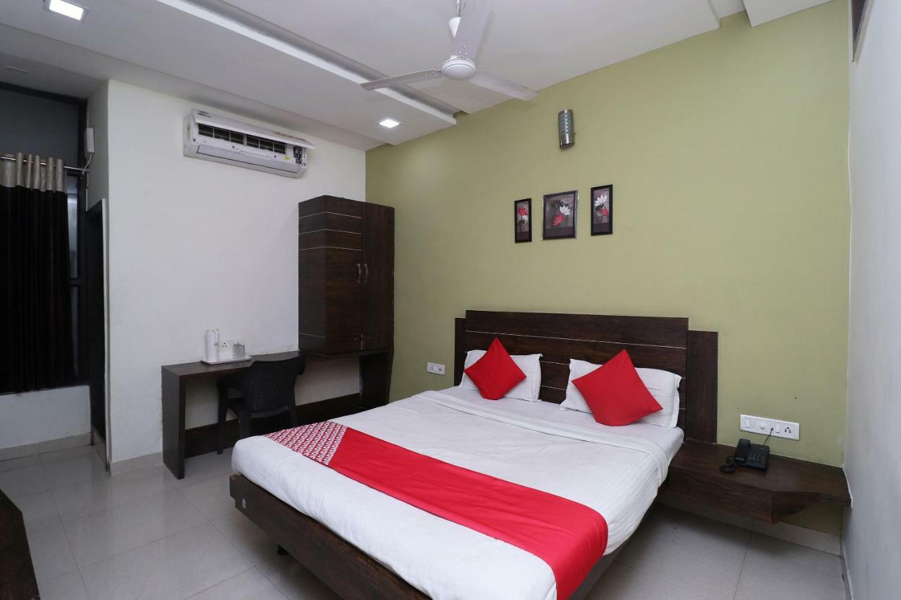 Oyo 8173 Hotel Singh Palace Raipur  Ngoại thất bức ảnh